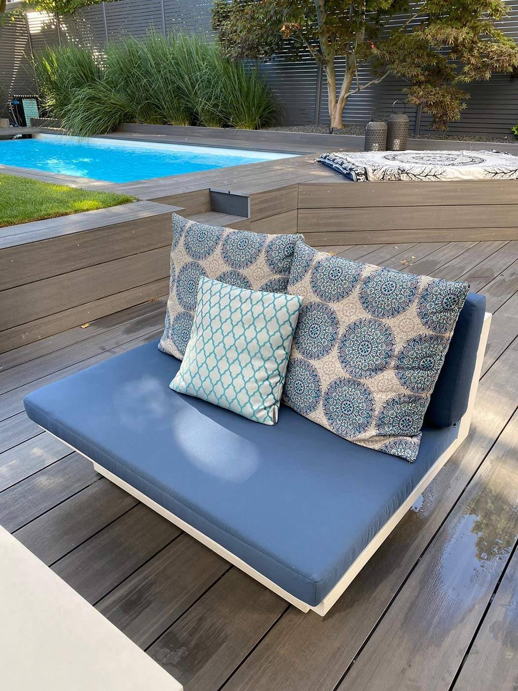 Outdoor lounge by the pool – view 3