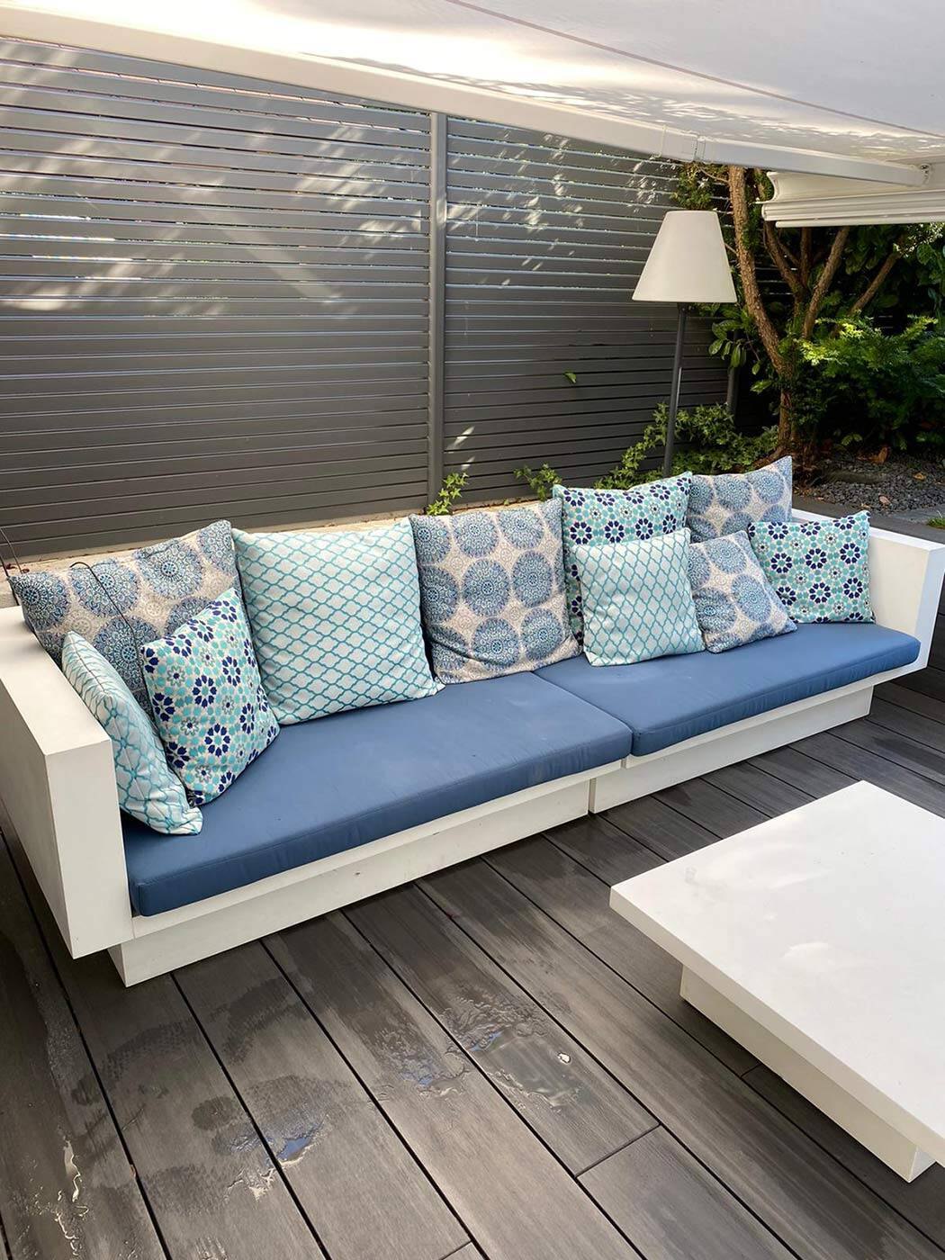 Outdoor lounge by the pool – view 4