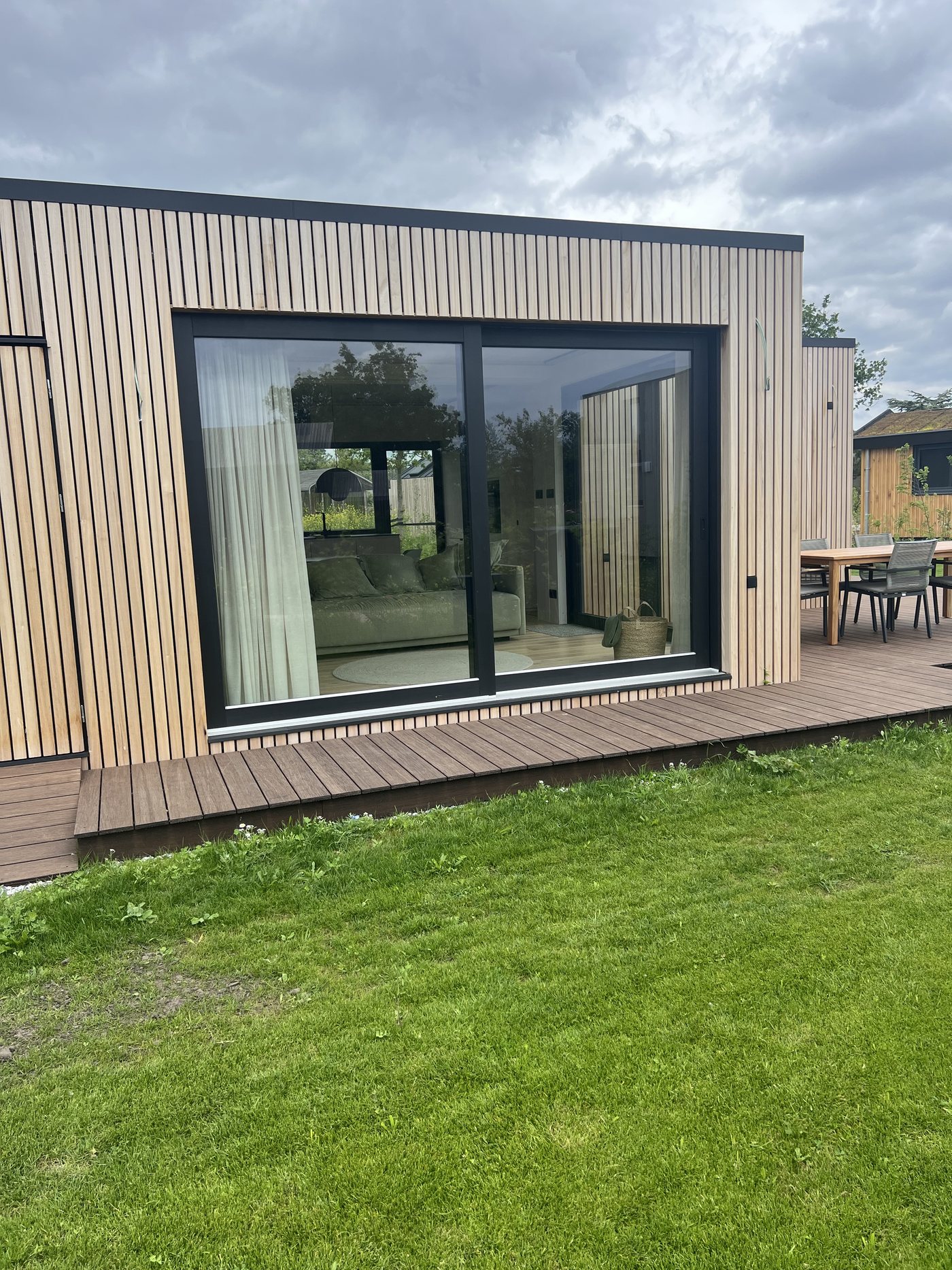 Terrace side with large sliding door and a view into the living area