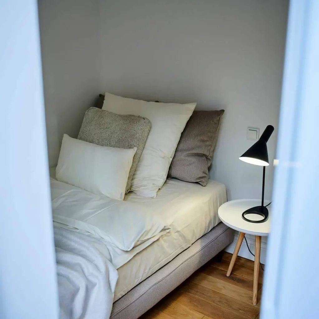 Bed with white pillows and reading light